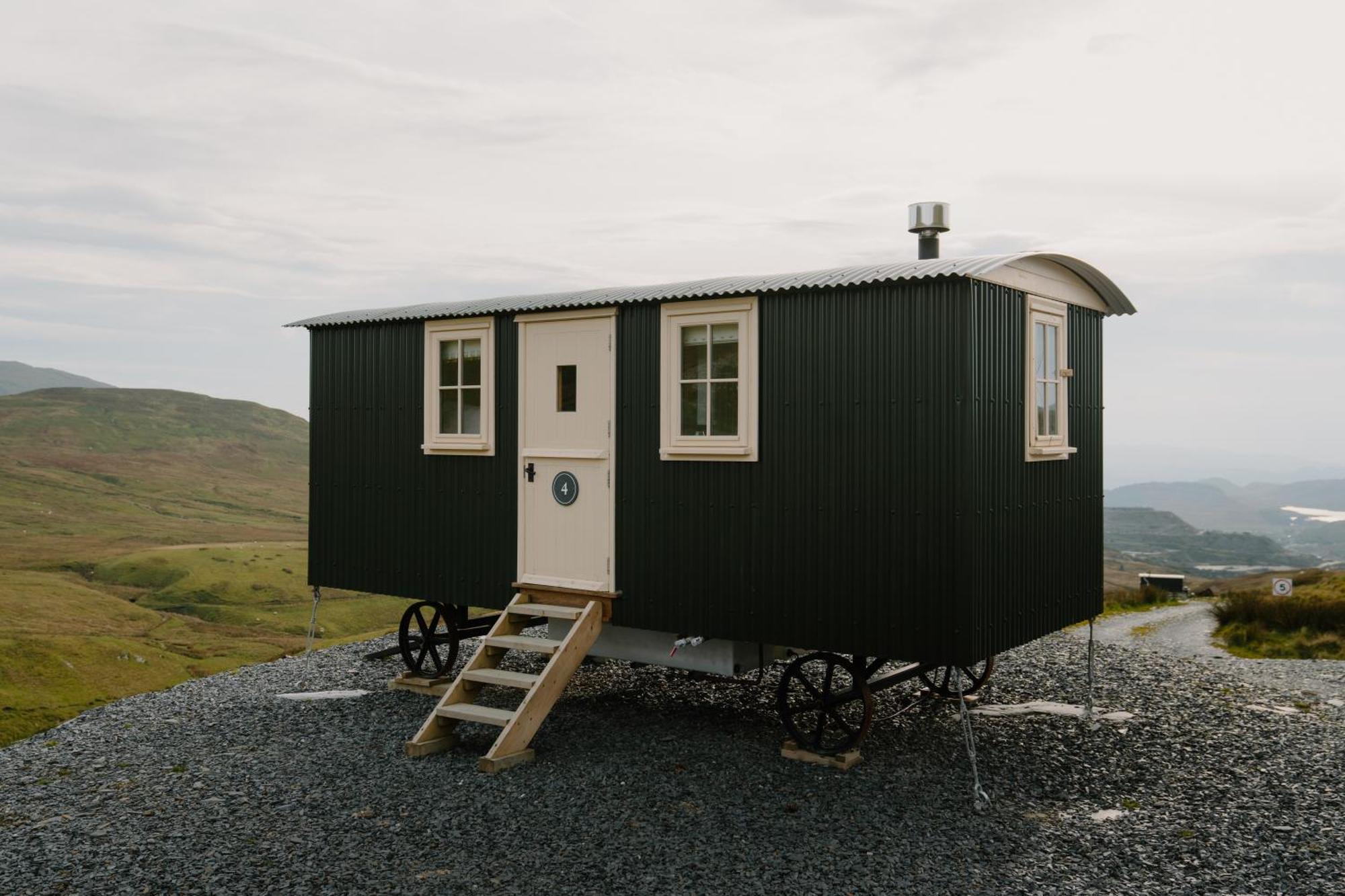Barlwyd Glamping Hotel Блайнай-Фестиньог Екстериор снимка