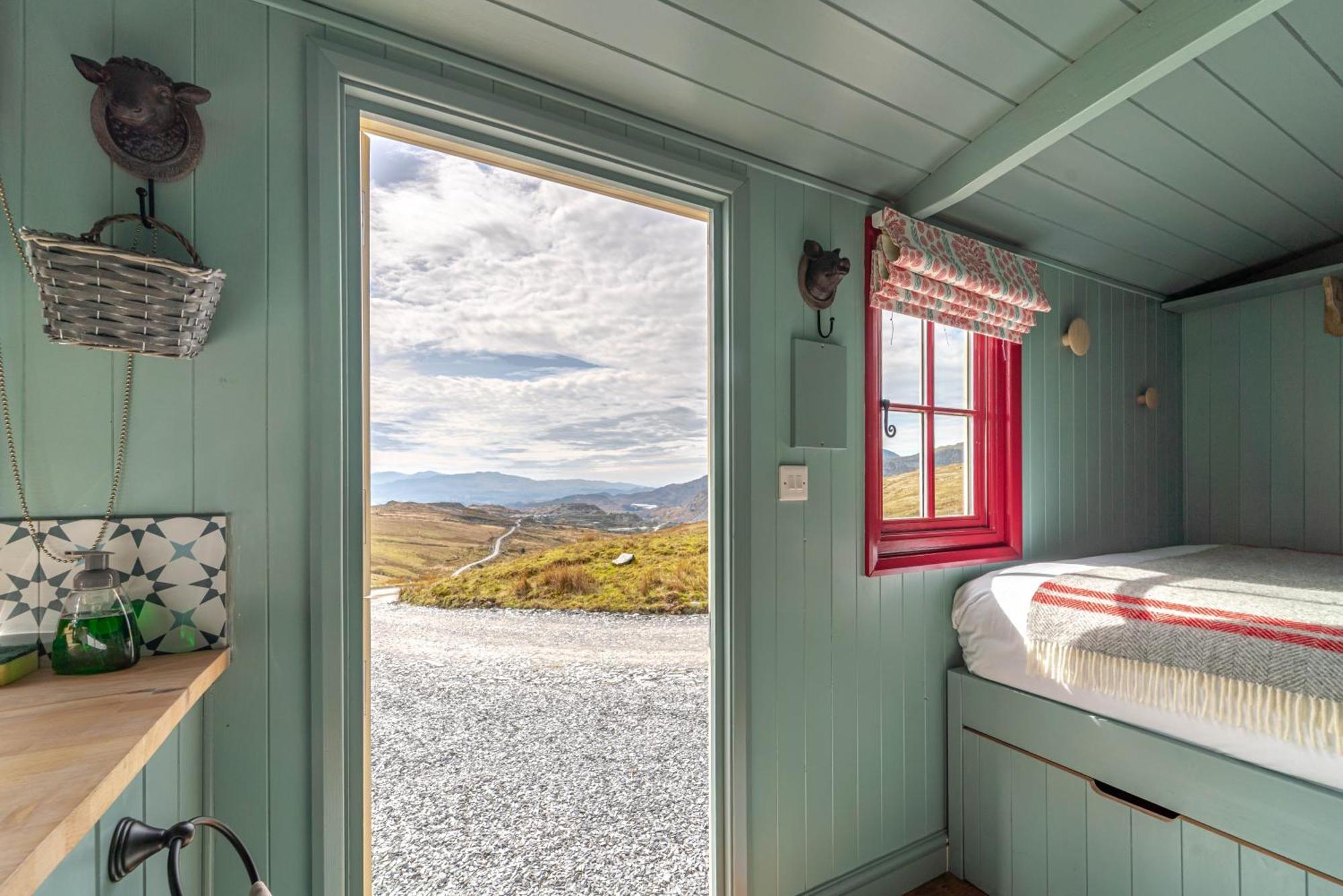 Barlwyd Glamping Hotel Блайнай-Фестиньог Екстериор снимка