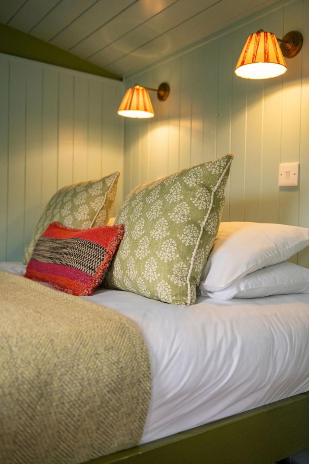 Barlwyd Glamping Hotel Блайнай-Фестиньог Екстериор снимка